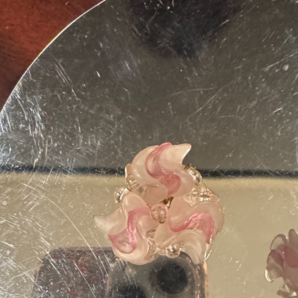 Vintage Elegant Pink and Gold Women's Earrings - Picture 3 of 3